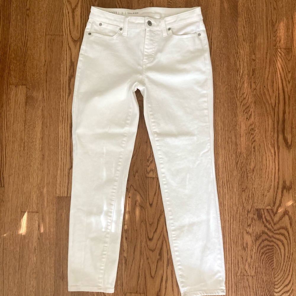 Talbots sculpting white denim ankle jeans size 2. Excellent condition.